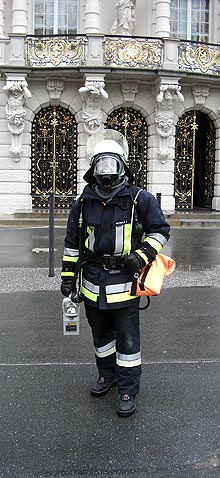 Bild: Mitglied der Betriebsfeuerwehr Linderhof