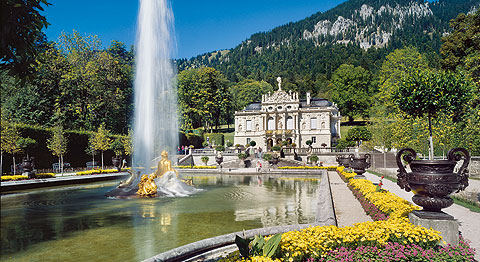 Schloss Linderhof mit Wasserparterre Bild: Schloss Linderhof mit Wasserparterre