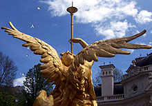Picture: Gilded statue