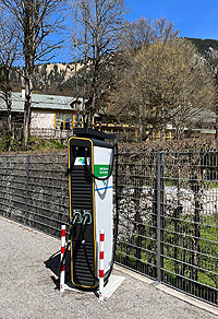 Ladesäule am Parkplatz von Schloss Linderhof