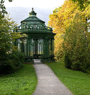 Bild: Musikpavillon im Schlosspark Linderhof