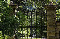 Historical gate Link to the historical park gate and bridge
