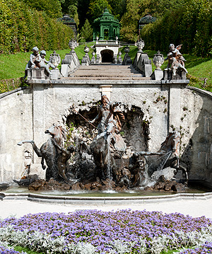 Picture: View of the Cascade with the Neptune Fountain and Music Pavilion