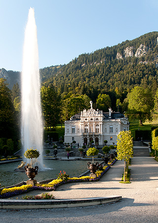 Bild: Schloss mit Wasserparterre